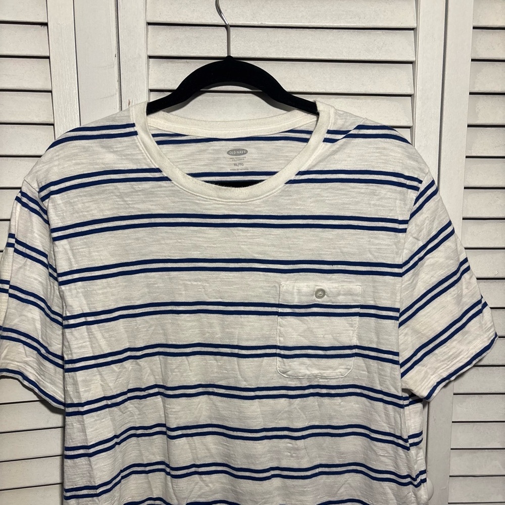 Old Navy Men's Navy and White Striped Tee